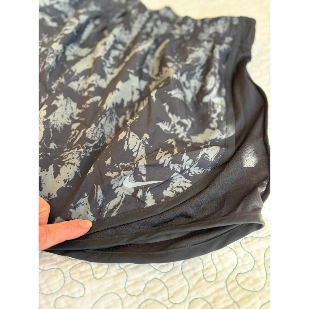 Nike Women's Dri-FIT Running Shorts Black Grey Abstract Print Mesh Trim‎ Small